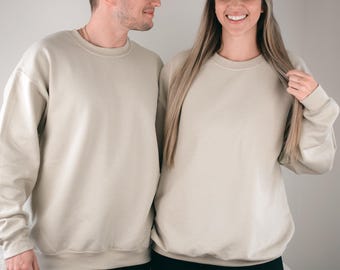 Unisex Fleece Sweatshirt: Blank Cotton-Poly Blend for Custom Design