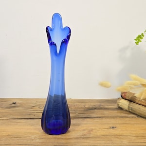 Vintage Cobalt Blue Swung Vase – 11&quot; Hand-Blown Art Glass – Mid-Century Modern Decor