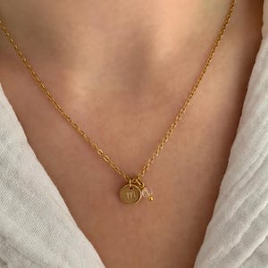 Collar con colgante de letra y piedra de nacimiento - Joyería personalizada - Collar con inicial - Collar con letra para mujer - Idea de regalo para mujer
