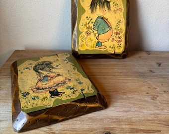 Set of 2 Vintage 1970s Wuersch Co. Wooden Wall Plaques – Marjorie Cooper-Style Big Eyes Art – Rustic 1970s Décor