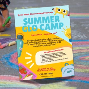 Summer Glo Camp-poster — Kleurrijke en verrijkende flyer zomerprogramma voor het basis- en kleuterklas