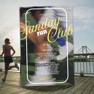 Puede incluir: Un cartel promocional del Sunday Run Club, con una imagen borrosa de un corredor. El cartel tiene un borde blanco con las palabras "Sunday Run Club" en escritura amarilla. El texto incluye el nombre del club, la fecha y el mensaje de bienvenida. Una persona corre en el fondo.