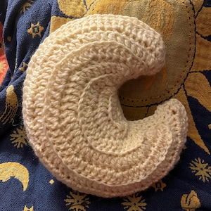 Crescent Moon Crochet Pillow - Cozy Witchy Room Decor – Celestial Baby Shower Gift - Handmade Plush