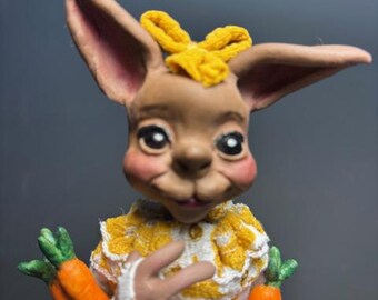 Boneca de Arte Coelho Fantástica - Peça Única Colecionável Esculpida em Argila