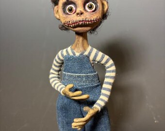 Giuseppe - Uma boneca de arte única e assustadora, feita à mão em argila polimérica. Uma peça de colecionador caprichosa.