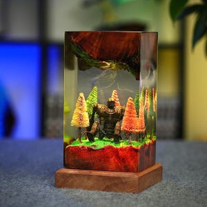 Iron Gi.ant Diorama Resin Night light Gift for Him, birthday gift, unique lamp, resin lamp, custom night light ,Personalized Night Light