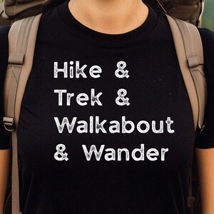 Wandern T-Shirt: 100% Baumwolle Unisex Wanderer-T-Shirt, Nationalpark-Shirt, Wanderlust Geschenk für Naturliebhaber, Camping-Shirt, Backpacking-Ausrüstung Bild 1