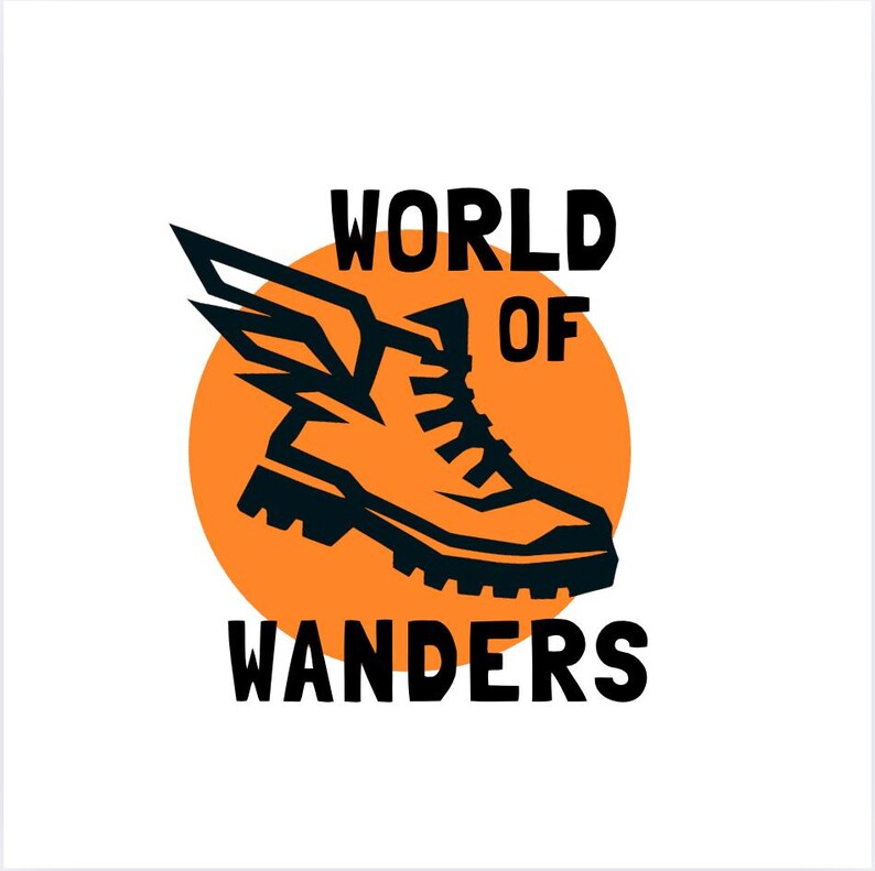 K&ouml;nnte beinhalten: Ein Logo mit einem schwarzen und orangefarbenen Wanderstiefel mit Fl&uuml;geln, vor einem orangefarbenen Kreis. Die Worte "WORLD OF WANDERS" sind in fetter schwarzer Schrift, was auf Abenteuer und Erkundung hindeutet.