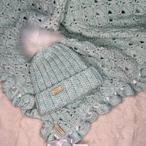 Gehäkelte Baby blaue Decke, Mütze, Rüschen, weiß und blau, Schleife, handgefertigte Neugeborene blaue Decke, Set, Baby-Dusche-Geschenk, Taufe