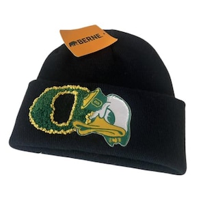 Gorro con el logo de la universidad bordado a mano. Oregon Ducks