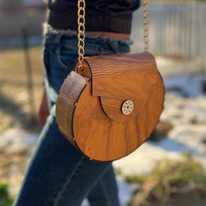 Wooden Handbag Crossbody Purse with Chain – Handmade Laser Engraved Wood Clutch, Gift for Her, Eco Friendly Evening Bag