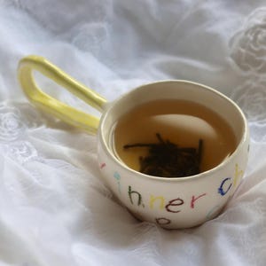 Tasse en céramique faite main - Tasse artistique intérieure de l'enfant, poterie artisanale colorée