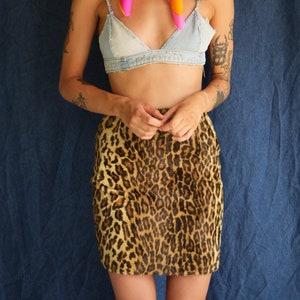 Leopard Mini Skirt / Fuzzy Leopard 90&#39;s Mini Skirt / 1990&#39;s High Waisted Skirt / y2k Mini Skirt