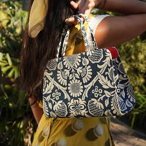 1960's Cloth Handbag / Top Handle Purse / Cloth Summer Purse / Blue and White Floral Handbag / Resort Purse