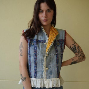 Nineties Denim Vest / Sleeveless Denim Top Jacket / Calico Liberty Printed Eyelet Lace Detail / Sleeveless Denim Jacket / 90&#39;s Jean Jacket