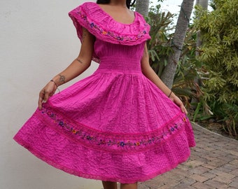 Vintage Mexican Dress / Pink Embroidered Crochet Cotton Summer Dress / Off the Shoulder Dress / Boho Party Dress / 1970's Date Night Dress