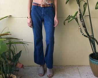 Vintage Wrangler Jeans / 1970's 1980's Low Rise Jeans / Western Cowgirl Cowboy Jeans / Blue Bell Jeans /Hipster Mom Jeans /Medium Wash Jeans