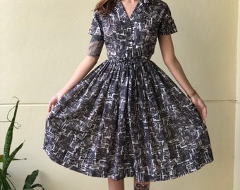 1950's Atomic Dress / Vintage Cotton Dress / Charcoal Gray and White Printed Dress / Atomic Printed Mid Century Dress / Fit and Flare Dress