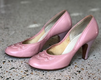 6 M / 1940s Pumps / Pink Leather Studded Shoes / Round Toe Heels / Wedding Shoes / Garden Party Shoes / Pinup Shoes