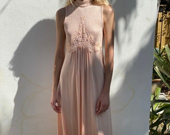 Robe nue des années 1970 / Robe Maxi nue / Blush Champagne Pink Lace Bodice Cut Out Evening Gown / Liquid Jersey Dress / Seventies Disco Era