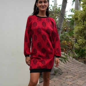 Vintage Sweater Dress / 80&#39;s Rose Black and Red Printed Knit Sweater Dress / Oversized Sweater / Cozy Winter Dress 1980&#39;s Dress