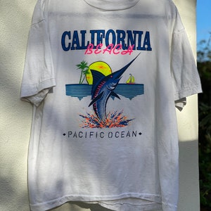 vintage California Tshirt / Super fin et doux T Shirt Tee / Malibu Beach 80's tshirt / Unisex / Gender Neutral image 3