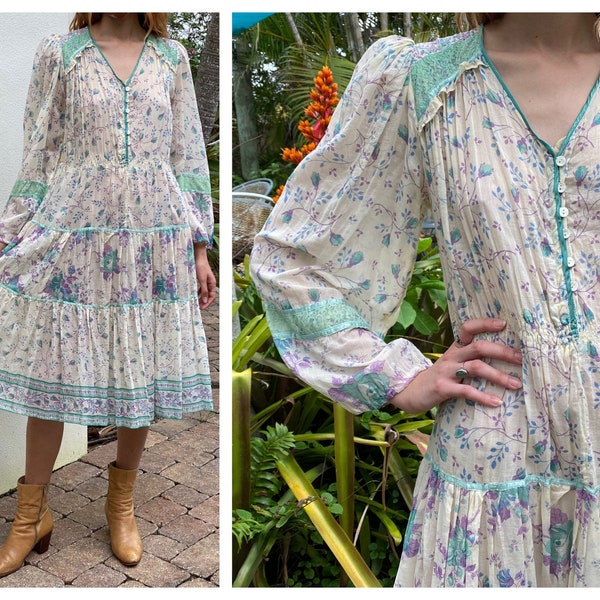 1970er indisches Baumwollkleid / Tissue Thin Floral Printed Midi-Kleid / einfaches Baumwoll-Sommerkleid / Festival-Sommerkleid / Puffärmel-Kleid