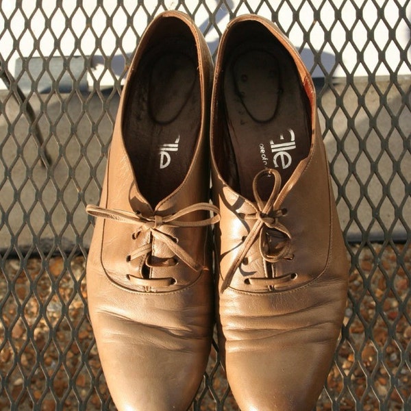 Tan oxford-style Shoes size 8