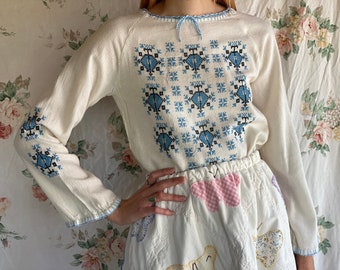 70s Embroidered Blouse / Vintage White Tunic Blouse / Seventies Casual Wear / Blue Embroidery