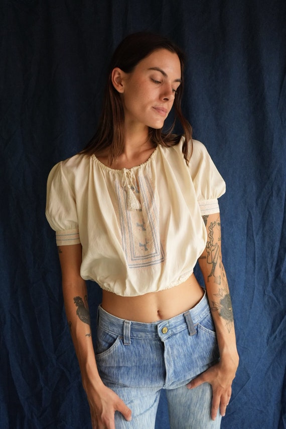 1940s Rayon Crop Top / Floral Embroidered Cross-st