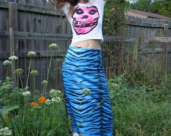 90s Tiger Stripe Skirt / y2k Body Con Midi Skirt / Slinky Slit Leopard Printed Midi Skirt / Nineties Skirt / 1990's Stretchy Body Con Skirt