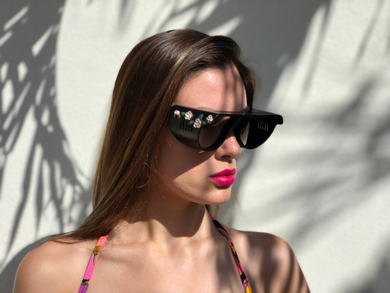 1960's Sunglasses / Bikini / The Perfect Eye Shad… - image 7