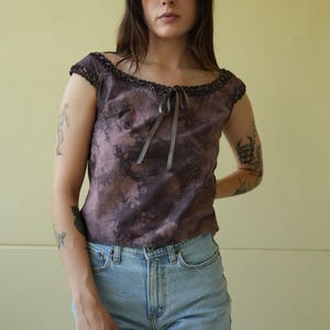 1950's Blouse / Dusty Purple Cotton Top / Sweet Little Forties Fifties Blouse with Ribbon Neckline Detail / Side Zipper Blouse