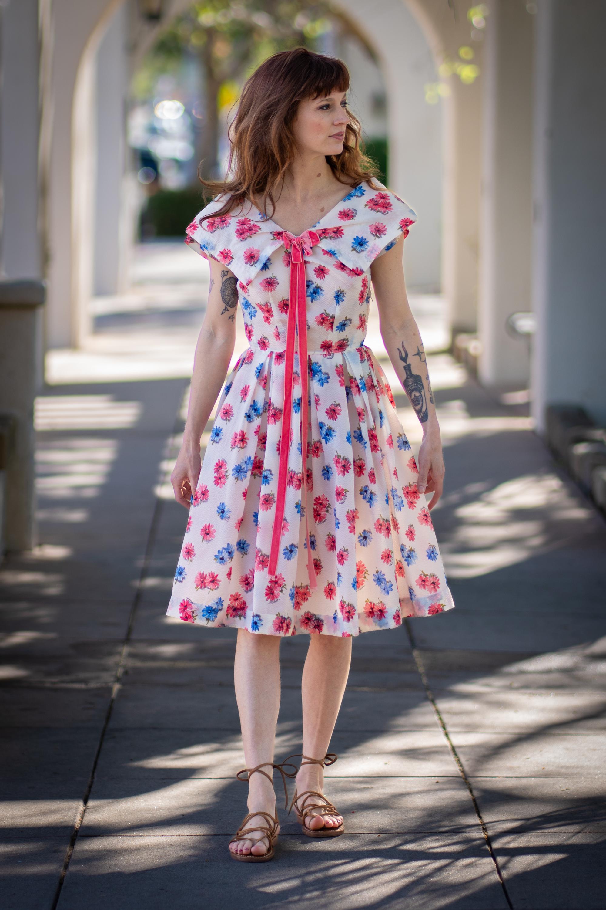 casual 1960s dresses 1960's Dress / Floral Full Skirt Dress / Flower Print Summer Dress / / Garden Party Dress / Sixties Dress short-name:black mesh Size:UK 6 / US 7 / EUR 40 Adrianna Papell Plus Size Retro outfit ideas