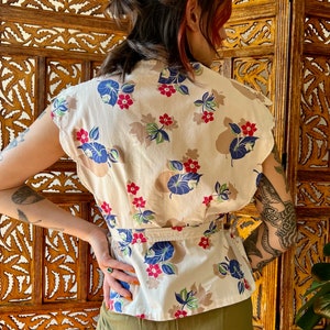 1940s Floral Pinafore Blouse / Beautifully Constructed Wartime WW2 Blouse / Blue and Pink Flowers / Garden Party image 5