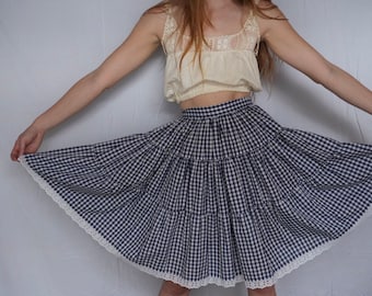 Vintage Midi Skirt / Picnic Table Checkered Printed Skirt / Square Dancing Skirt / Frilly Eyelet Lace / Prairie / Full Circle Skirt