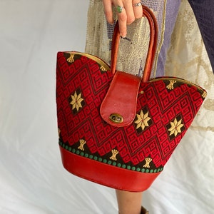 50&#39;s Top Handle Handbag / Top Handle 60s Woven and Red Leather Purse / Mid Size Handbag / Leather Purse /  Woven Purse / Mexican Purse