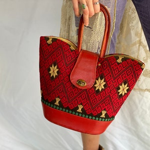 50's Top Handle Handbag / Top Handle 60s Woven and Red Leather Purse / Mid Size Handbag / Leather Purse /  Woven Purse / Mexican Purse