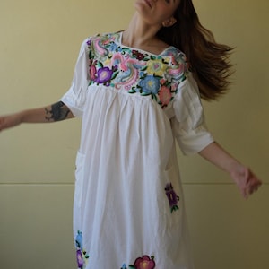 Vintage Besticktes Kleid / Vogel Stickerei Garten Party Kleid mit großen Taschen / Festival Kleid / Haute Hippie
