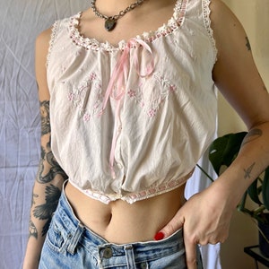 1910's Crochet Cropped Blouse / Antique Embroidered White Summer Cami Shirt with MOP Buttons / Ethereal Festival / Haute Hippie Boho Blouse image 4