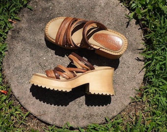 Size 7 / 90s y2k Platforms / Clunky Leather Strappy Sandals / Summer Slides / Raver