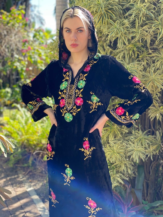 1960's Black Velvet Dress / Hooded 1960's Embroid… - image 1