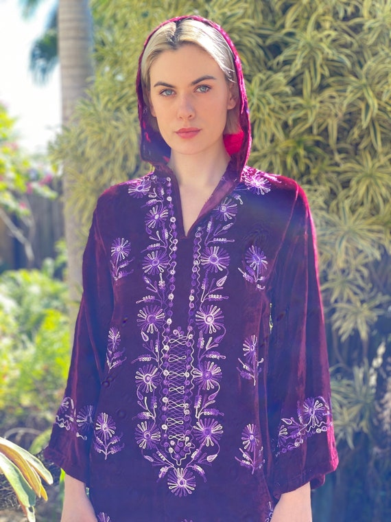 70's Hooded Dress in Velvet / 1960's Embroidered … - image 7