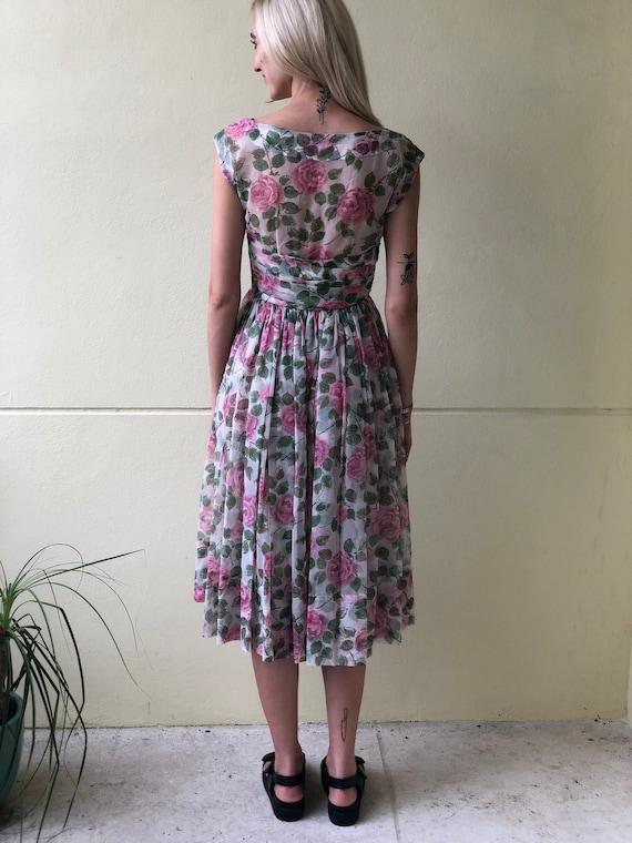 1950's Dress / Floral Rose Print Nylon Dress / Se… - image 6