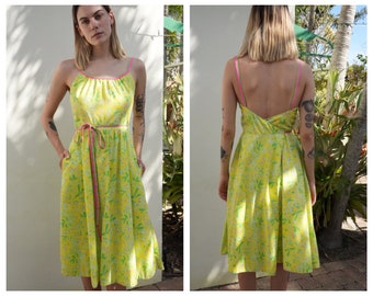 Vestido cruzado vintage / Vestido midi de algodón Lilly Pulitzer de los años 70 / Estampado floral de acuarela brillante / Verde, amarillo y rosa