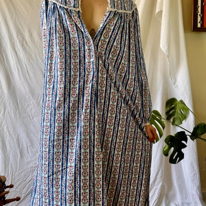 Vintage Flannel Dress / Granny Nightgown / Tunic Shift / Shirt Dress / Floral Night Dress / Nightgown Tunic image 2