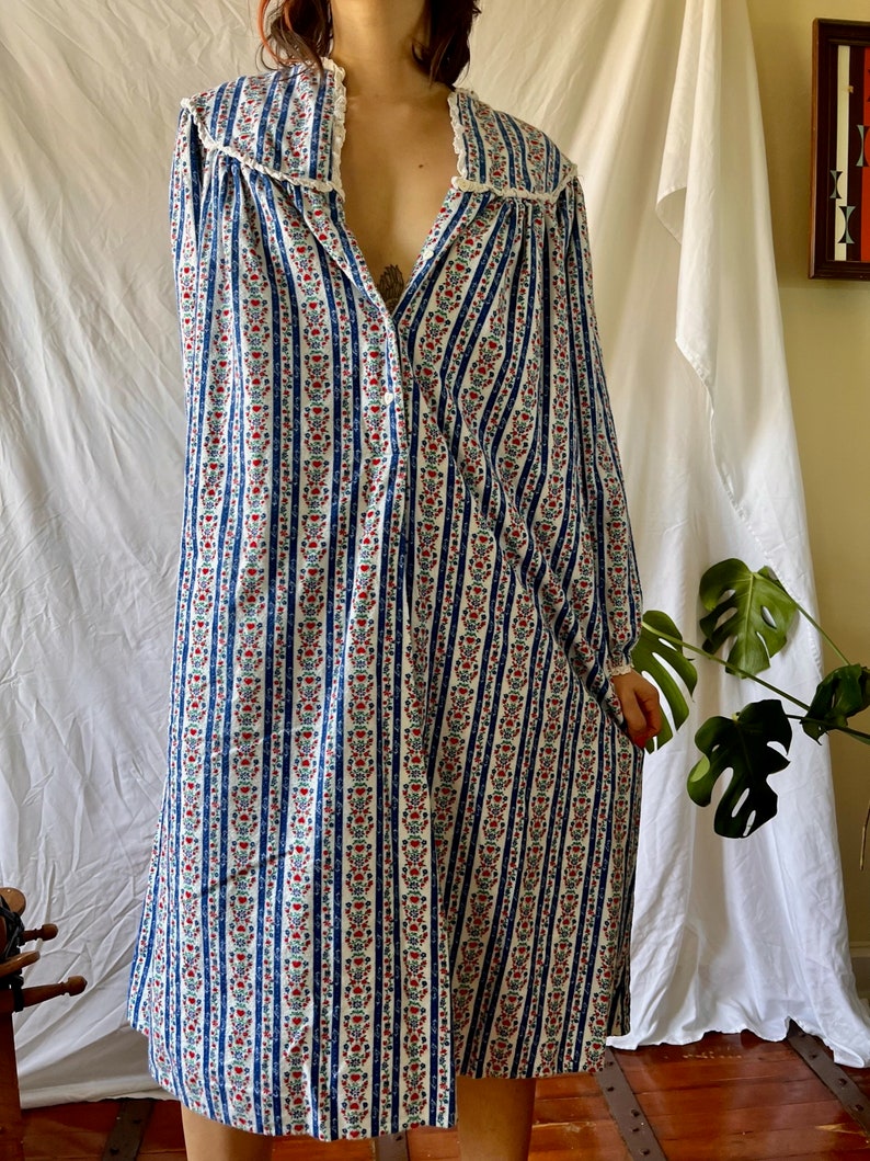 Vintage Flannel Dress / Granny Nightgown / Tunic Shift / Shirt Dress / Floral Night Dress / Nightgown Tunic image 2