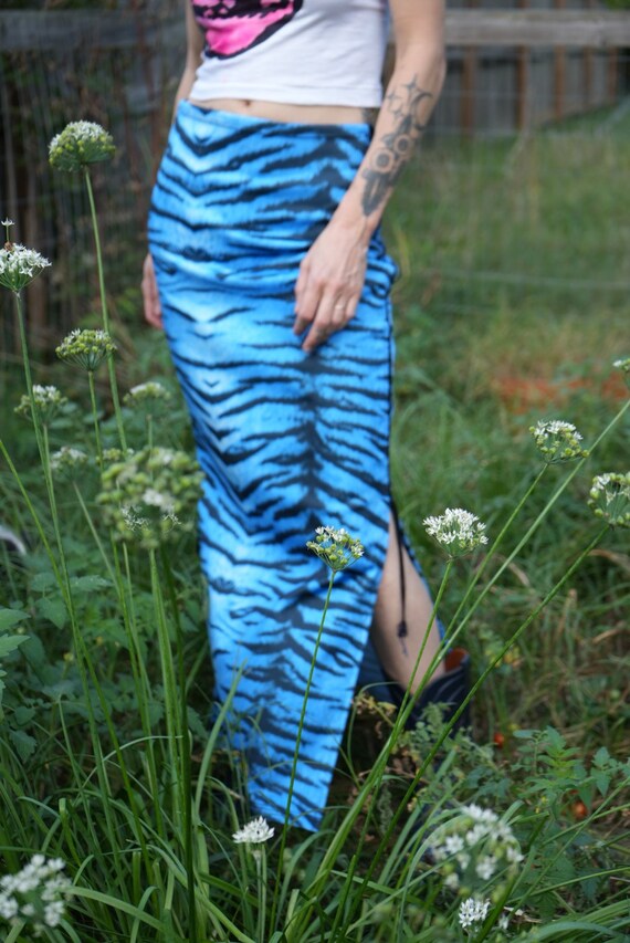 90s Tiger Stripe Skirt / y2k Body Con Midi Skirt / Sl… Gem