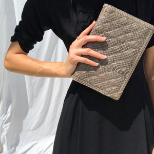 Vintage Schlangenleder Clutch / graue Leder Clutch Geldbörse / 1970er Jahre Clutch Handtasche / 80er Jahre Leder Reptil Geldbörse