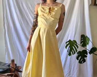 1940's Dress / 1940's Lemon Cotton Dress / Cotton Full Skirt Forties Dress / Sleeveless Forties Dress with Keyhole Detail